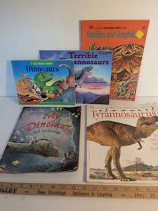 lot 63 image: Childrens Dinosaur Book Collection Set of 5