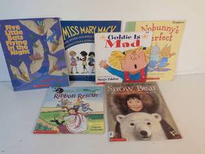 lot 65 image: Childrens Picture Book Collection - 6 Scholastic Books