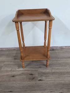 lot 98 image: Traditional Wooden Washstand with Lower Shelf