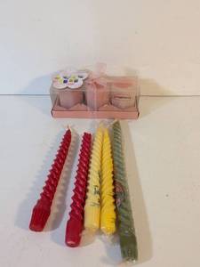 lot 105 image: Spiral Twist Candles and Strawberry Scented Candle Gift Set