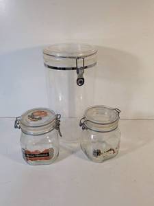 lot 108 image: Glass Mason Jar Set with Hinged Lids and plastic container