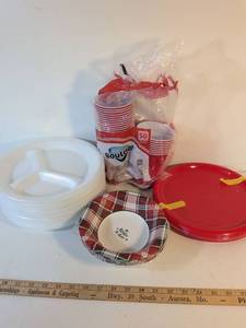 lot 116 image: Holiday Party Tableware Bundle with Disposable Plates and Cups
