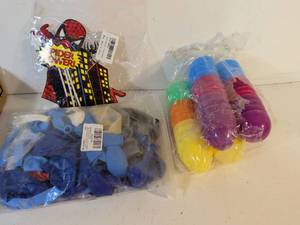 lot 133 image: Kids Party Supplies and Balloon Set
