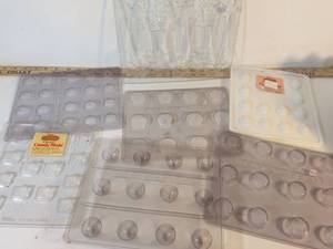 lot 169 image: Wilton CandyMaker Chocolate Candy Mold Collection Set