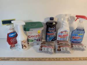 lot 174 image: Mixed Household Cleaning Supply Bundle