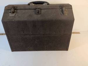 lot 180 image: Metal Tool Case with Marine Rope Collection