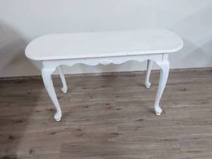 lot 186 image: White Painted Console Table with Curved Legs