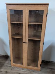 lot 190 image: Display Cabinet with Glass Doors