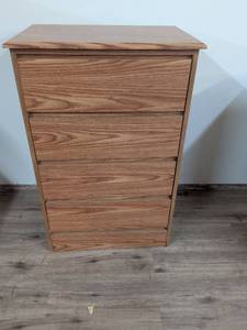 lot 193 image: Oak 5-Drawer Chest
