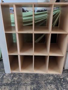 lot 199 image: 12-Cube Storage Organizer Bookshelf