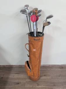 lot 205 image: MacGregor Golf Club Set with Leather Bag