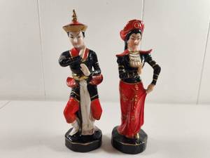 lot 116 image: Occupied Japan Pair of Chinese Emperor and Empress Figurines in Traditional Court Dress Hand Painted