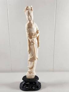 lot 123 image: Carved Guanyin Buddha Figurine