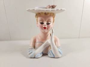 lot 129 image: Leftons Exclusives Ceramic Lady Head Vase with Hat