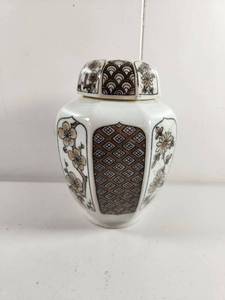 lot 134 image: Japanese Porcelain Ginger Jar with Lid