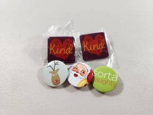 lot 151 image: Christmas Holiday Pin Button Set