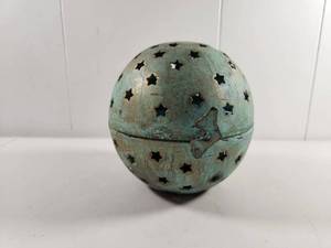 lot 171 image: Handmade Star Pattern Sphere Lantern Made in India