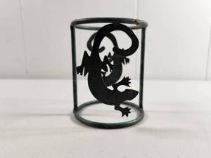 lot 172 image: Metal Gecko Lizard Candle Holder