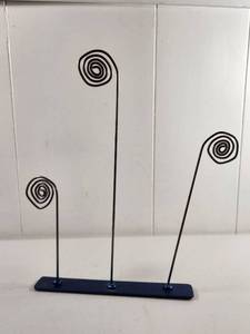 lot 179 image: Black Metal Wire Spiral Photo Holders on Base