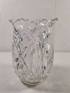 lot 205 image: Cut Crystal Vase with Scalloped Rim