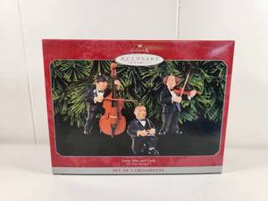 lot 218 image: Hallmark Keepsake Three Stooges Orchestra Christmas Ornament Set