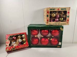 lot 224 image: Glass Christmas Tree Ornament Lot - Shiny Brite and Assorted Boxes