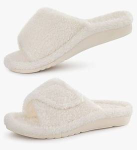 lot 63224 image: Womens Fuzzy Orthopedic Slippers with Arch Support, White 41 - Retail $15