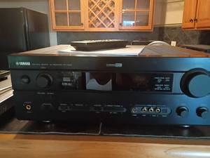 lot 913 image: Yamaha Receiver with Remote.   Located in Basement with Walkout