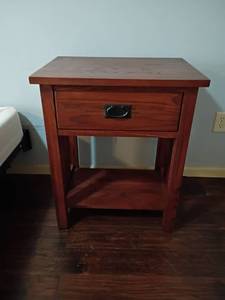 lot 920 image: Richardson Brothers Company Side Table.   28 x 24 x 17.   Located in Basement with Walkout