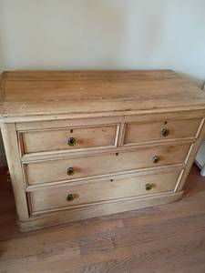 lot 942 image: Vintage Wooden Dresser with Glass Knobs.   4 Drawers.  31 x 43 x 20