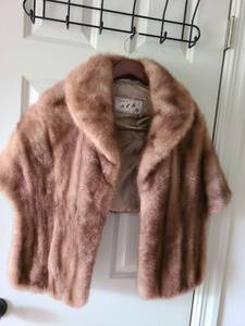 lot 1003 image: Custom Styled Mink Fur Stole with Embroidered Lining