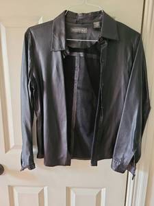 lot 1010 image: Banana Republic Black Leather Button-Up Shirt, Womens Size Medium