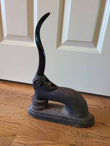 lot 1017 image: Antique cast iron lever press