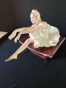 lot 1034 image: Ballerina sculpture with base