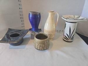 lot 1043 image: Pottery pieces