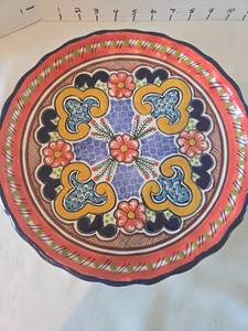 lot 1055 image: Hand Painted Mexican Folk Art Ceramic Plate