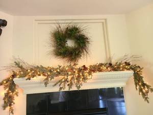 lot 1072 image: Wreath and mantle greenery with lights