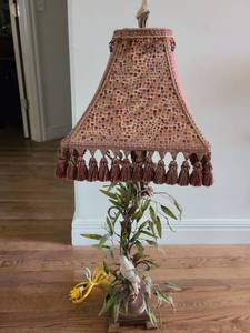 lot 1087 image: Table Lamp has Mosaic Pattern Lampshade with Decorative Bird Base and Finial, 36in tall