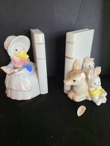 lot 1091 image: Fitz and Floyd Ceramic Bookends Set, ear needs glued on deer