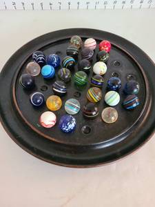 lot 1092 image: Solitaire Di Venezia game set with Venetian glass marbles