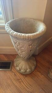 lot 1120 image: Decorative Stone Urn Planter with Ornate Carved Details 20x12