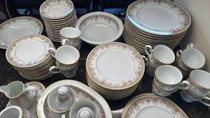 lot 1121 image: Noritake Ireland Morning Jewel pattern dish set 73 pieces