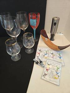 lot 1214 image: Wine glasses, charms, holder, more