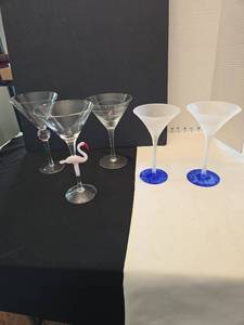 lot 1218 image: Decorative Martini Glass Collection Set