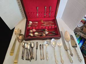 lot 1242 image: Silver Plated Flatware Set with Wooden Storage Box