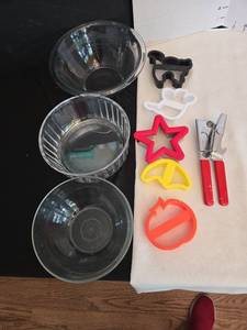 lot 1243 image: Cookie Cutter and Mixing Bowl Baking Set