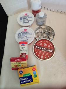 lot 1244 image: Cookie Decorating and Baking Supply Set