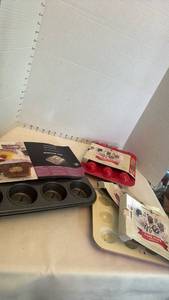 lot 1259 image: Surprise pan and cake pop baking pans
