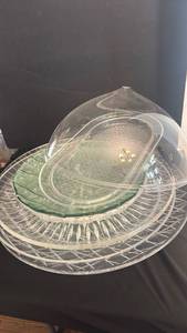 lot 1264 image: Plastic serving trays and cover