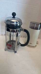lot 1266 image: Bodum French Press Coffee Maker with Braun Coffee Grinder Set